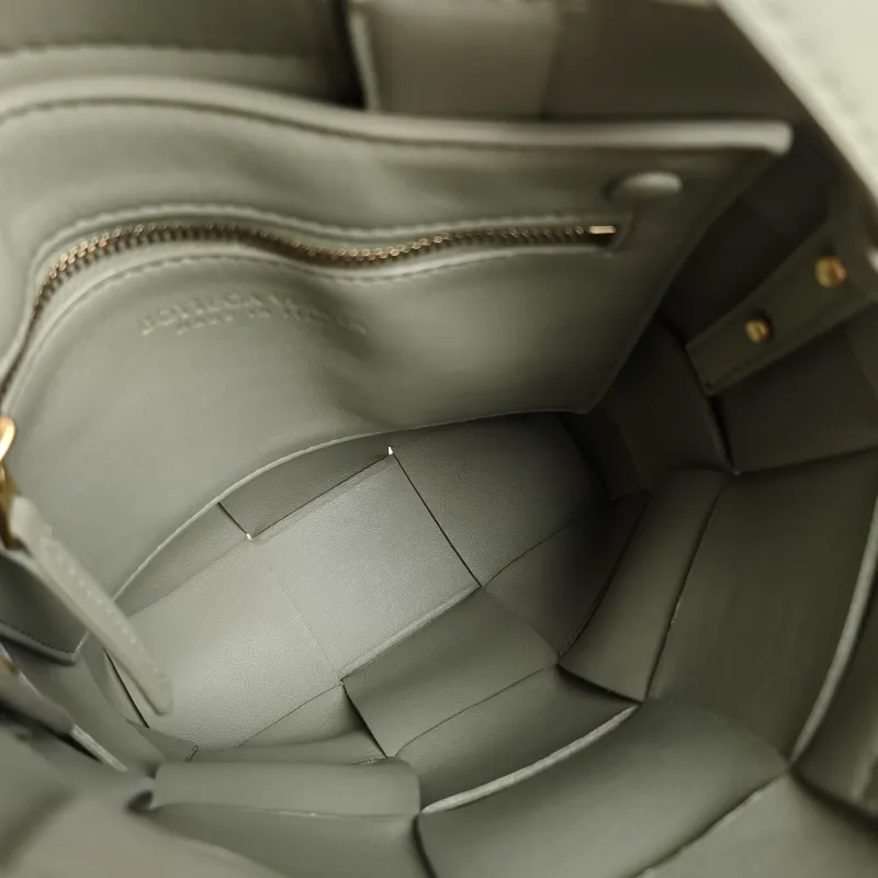 Bottega Veneta Shoulder Bag Cassette Woven Green Lambskin One Size 16.5 × 5.5 × 22 cm — detail view 8 of 9
