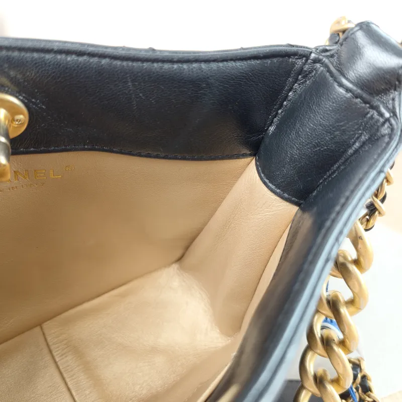 Chanel Shoulder Bag hobo Black Lambskin One Size 19 × 8 × 17 cm — detail view 10 of 12