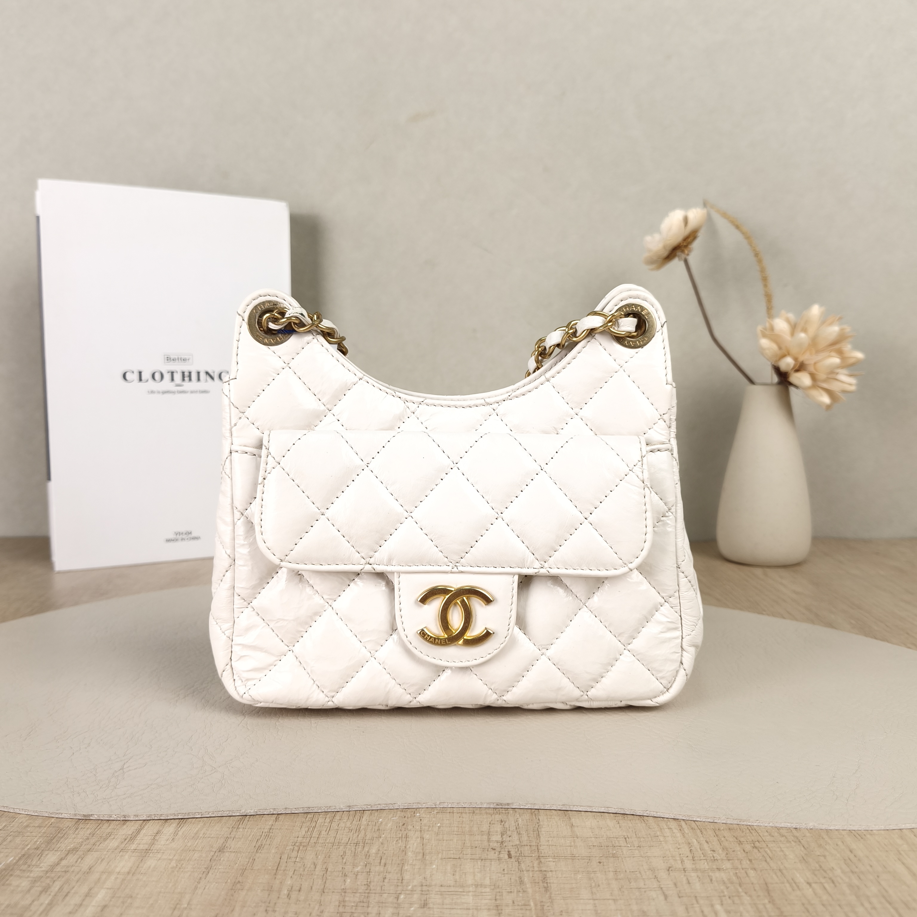Chanel Crossbody Bag23p hobo White Waxed Leather Small19 × 6 × 17 cm