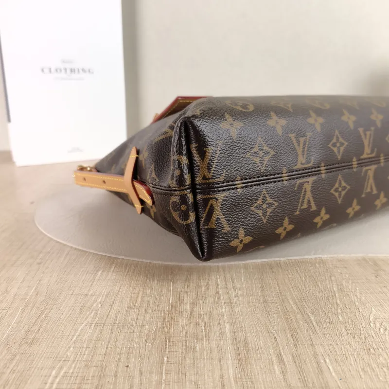 Louis Vuitton Shoulder Bag Carryall East West Monogram PVC One Size 36 × 10 × 19 cm — detail view 8 of 11