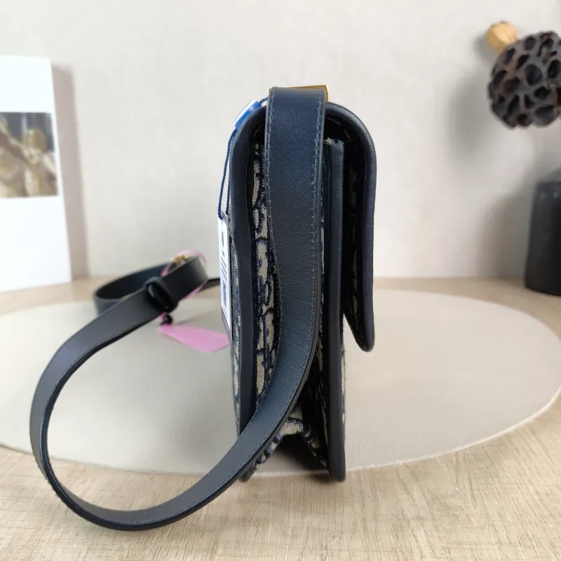 DIOR Crossbody Bag 30Montaigne 30 Edition Canvas Medium 24 × 8 × 17 cm — detail view 1 of 11