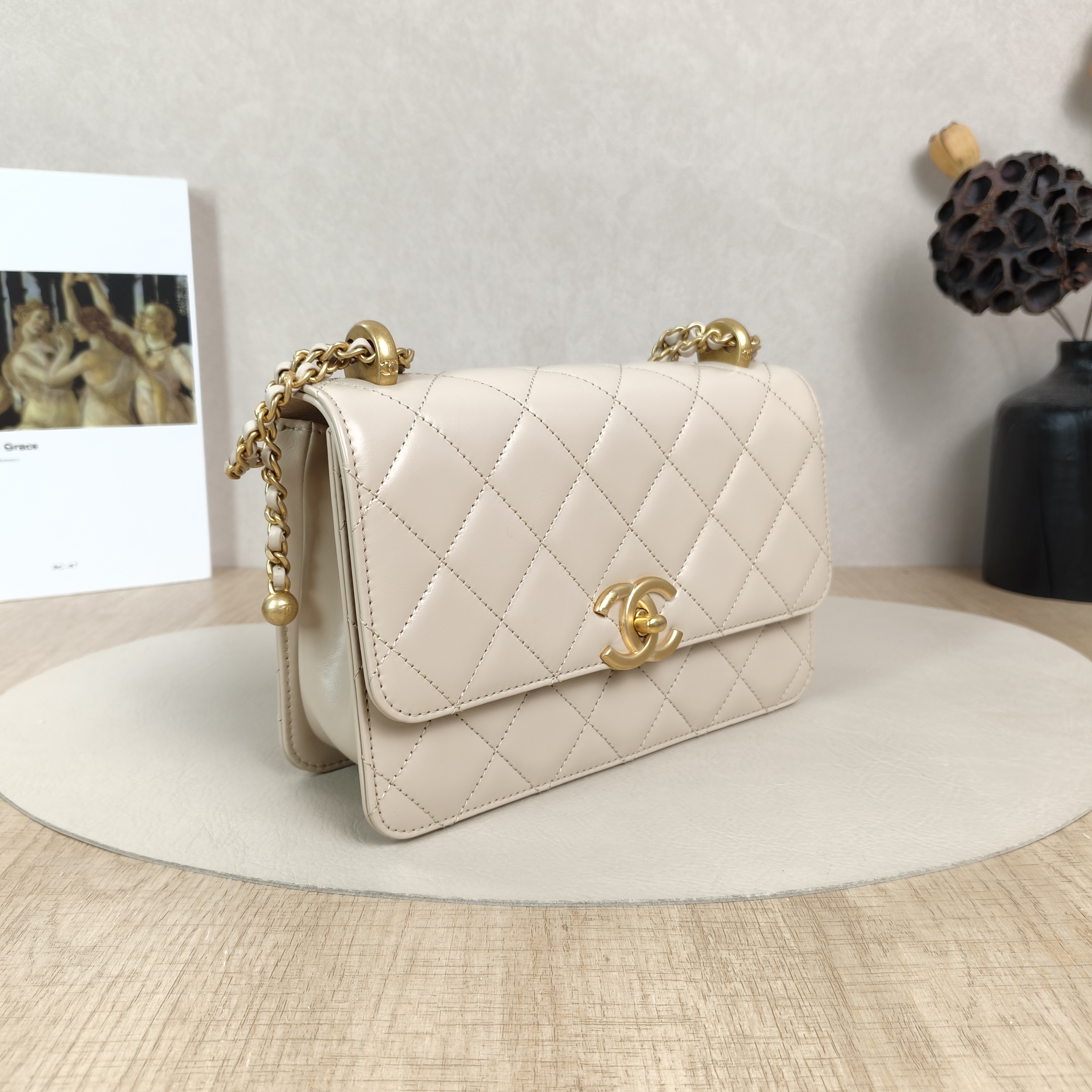 Chanel Crossbody Bag Beige Calfskin Medium22 × 8 × 14.5 cm — cover view 5 of 6