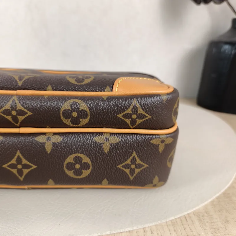 Louis Vuitton Crossbody Bag Nil Messenger Bag Monogram PVC One Size 25 × 11 × 17.5 cm — detail view 6 of 11
