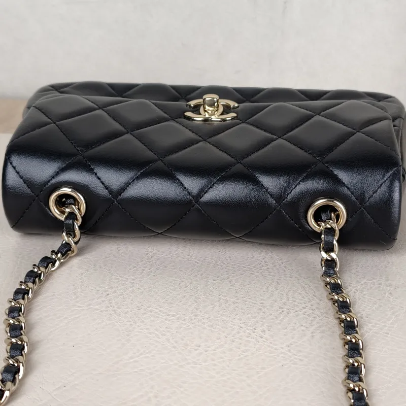 Chanel Crossbody Bag Crossbody Bag Black Lambskin One Size 19 × 4 × 11 cm — detail view 6 of 12