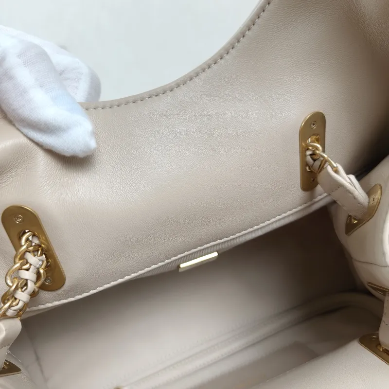 Chanel Top Handle Bag25p hobo Beige Lambskin One Size24 × 10 × 14 cm — detail view 4 of 12