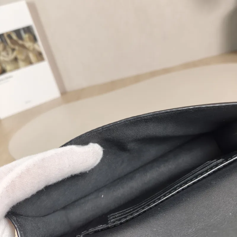 Louis Vuitton Crossbody Bag WALLET ON CHAIN LV BLOOM Chain Bagwoc Black Calfskinmini20 × 4 × 11.5 cm — detail view 5 of 13
