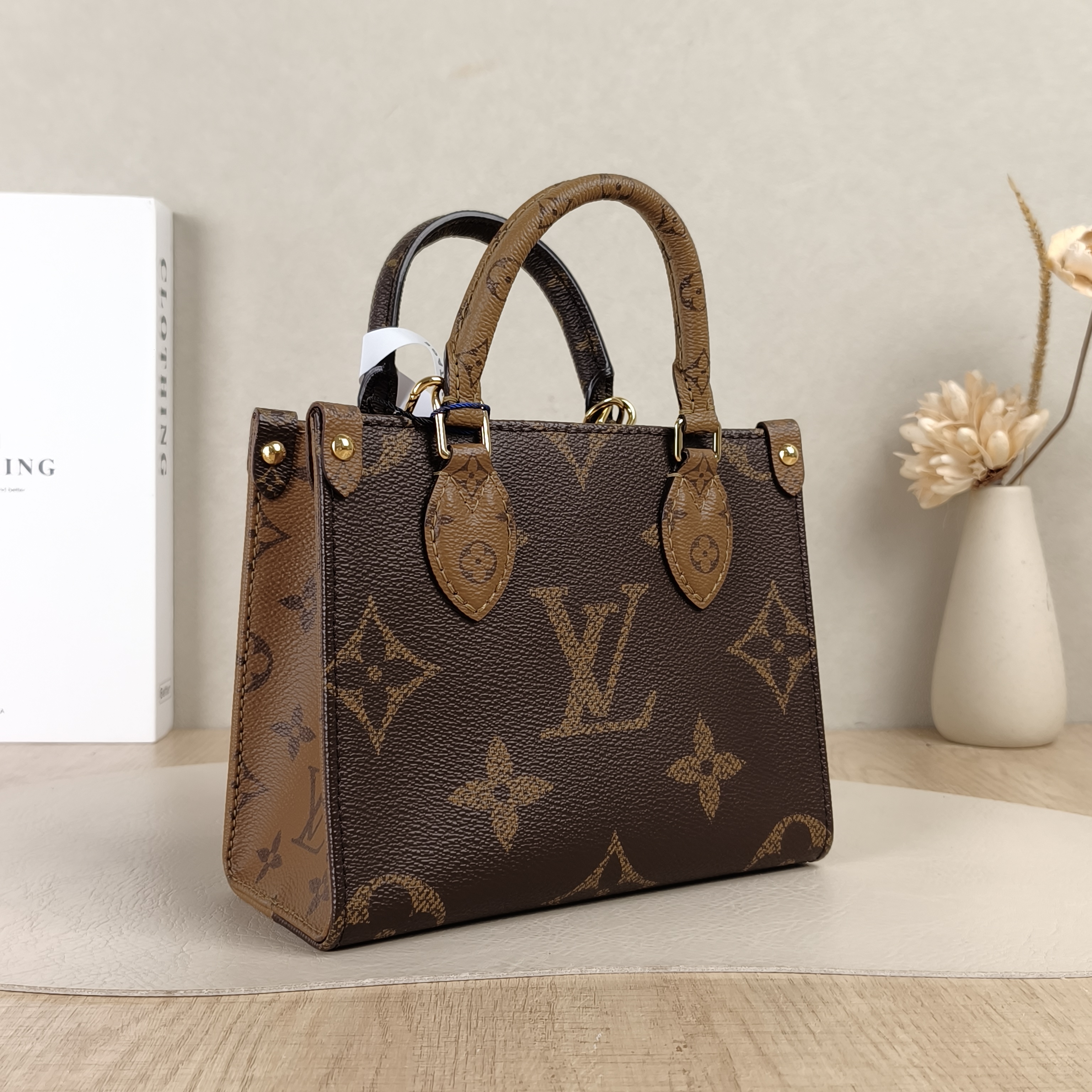 Louis Vuitton Crossbody Bag Onthego BB Monogram PVCBB18 × 8.5 × 15 cm — cover view 3 of 5
