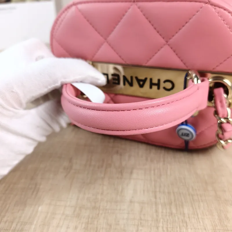 Chanel Crossbody Bag Trendy cc Crossbody Bag Pink Lambskin One Size15.5 × 12 × 16 cm — detail view 9 of 12