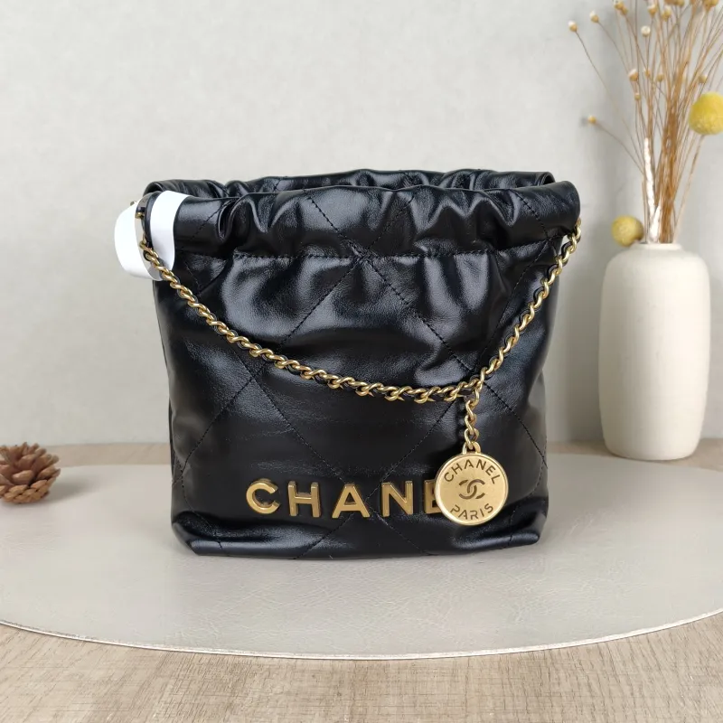 Chanel Shoulder Bag22Bag Black CC alfskinmini20 × 6 × 19 cm