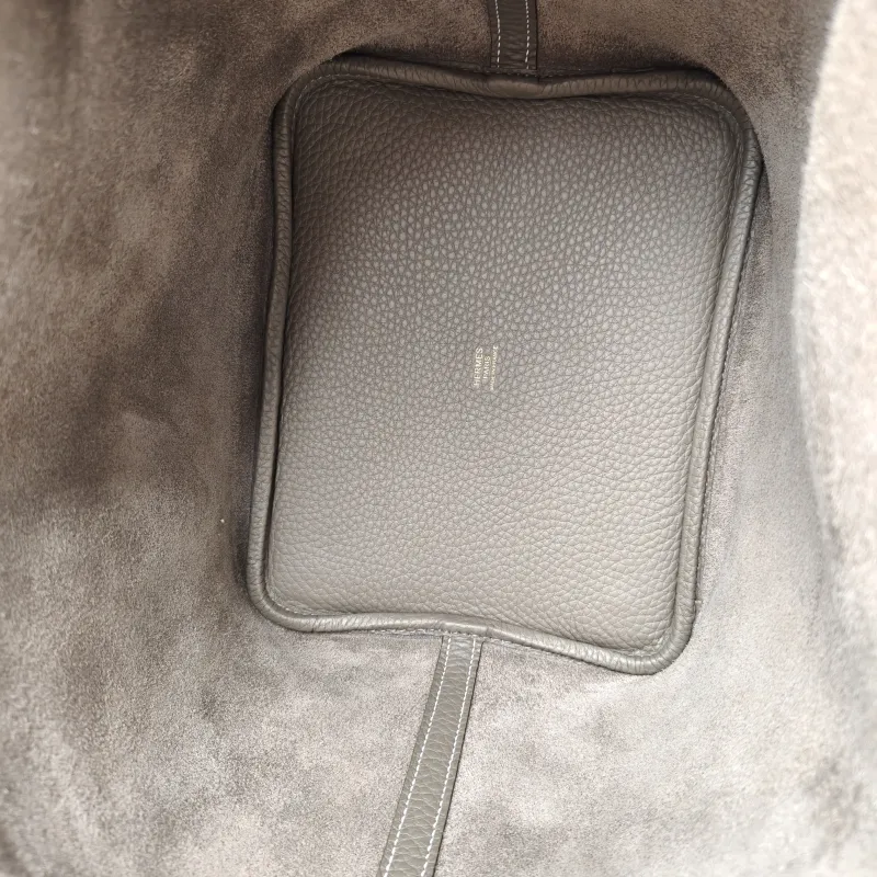 Hermès Top Handle Bag Picotin Lock 22 22 Clemence Taurillon TC Calfskin Medium22 × 18 × 21 cm — detail view 17 of 17