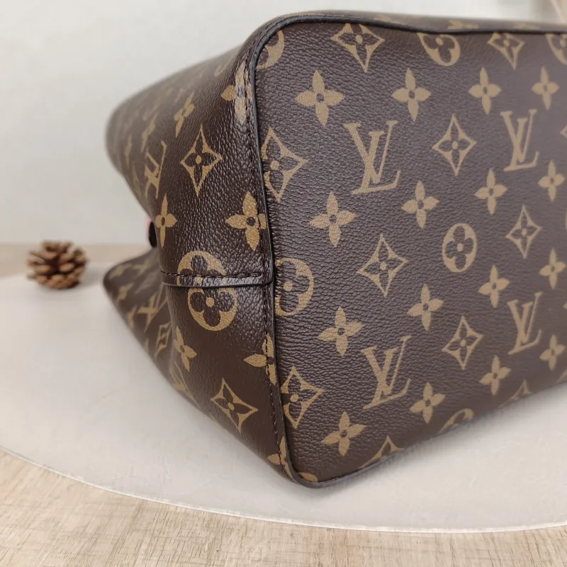 Louis Vuitton Shoulder Bag NÉONOÉ Bucket Bag PVC Medium 26 × 17.5 × 26 cm — detail view 6 of 9