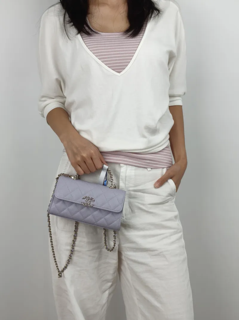 Chanel Crossbody Bag kelly Grained Calfskin One Size 18 × 4.5 × 10 cm — on-model view 2 of 3