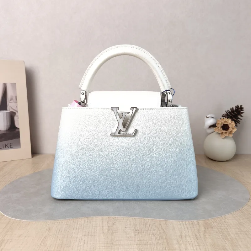 Louis Vuitton Top Handle Bag Capucines Calfskin BB 27 × 9 × 17.5 cm