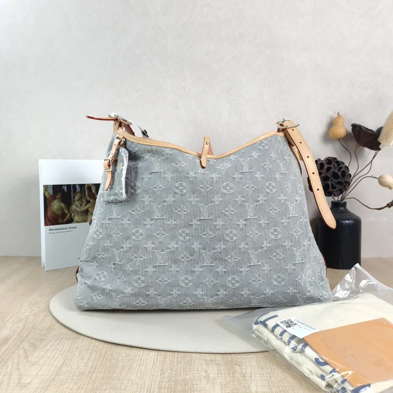 Louis Vuitton Crossbody Bag Carryall Grey Medium39 × 15 × 30 cm — cover view 3 of 6
