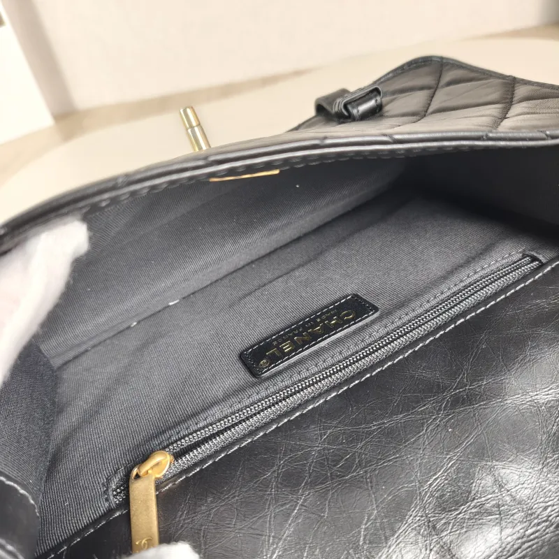 Chanel Crossbody Bag Messenger Bag Black Calfskin One Size 24.5 × 8 × 16.5 cm — detail view 1 of 13