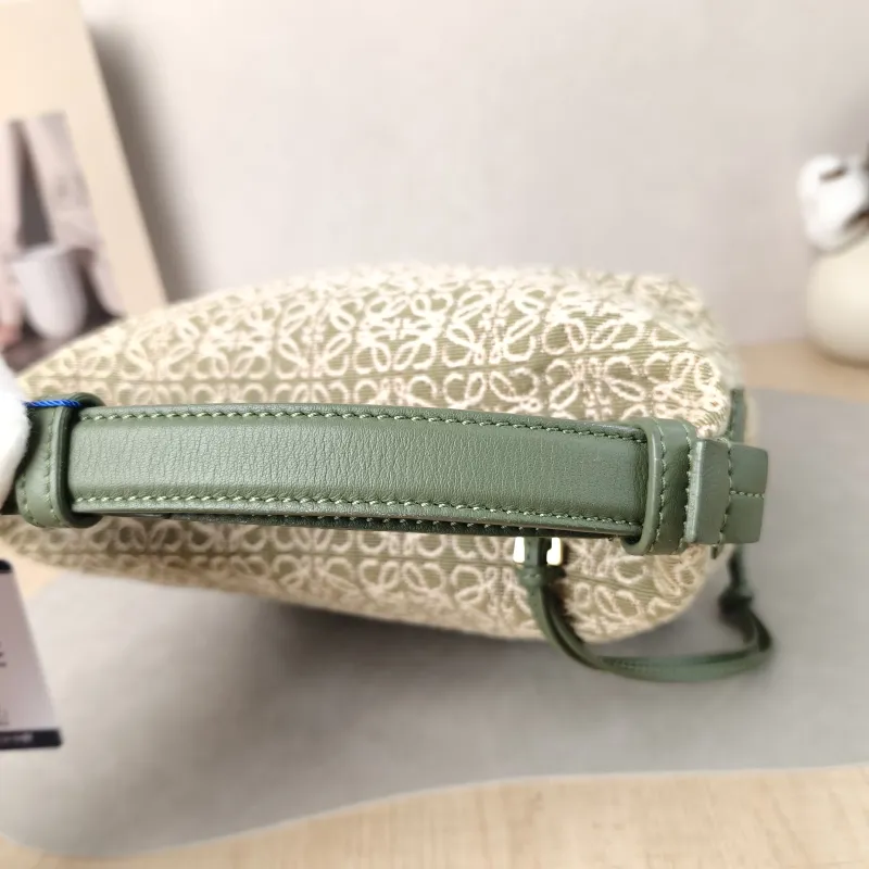 LOEWE Top Handle Bag cubi Vanity Case Bag Monogram Canvas Small 20 × 11 × 15 cm — detail view 12 of 12