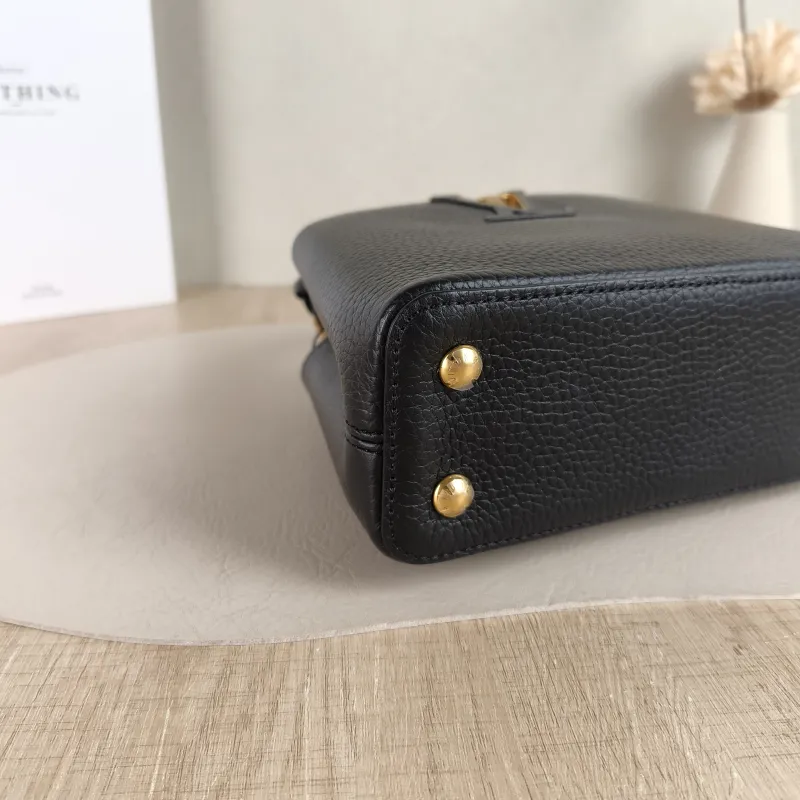 Louis Vuitton Crossbody Bag Capucines Black Calfskin Mini 21 × 8 × 14 cm — detail view 4 of 12