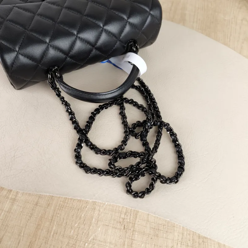 Chanel Crossbody Bag mini Black Lambskin mini 20 × 6 × 12 cm — detail view 4 of 13