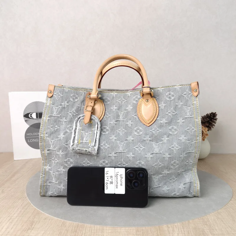 Louis Vuitton Shoulder Bag Onthego Medium Grey Medium 35 × 14 × 27 cm — cover view 2 of 5