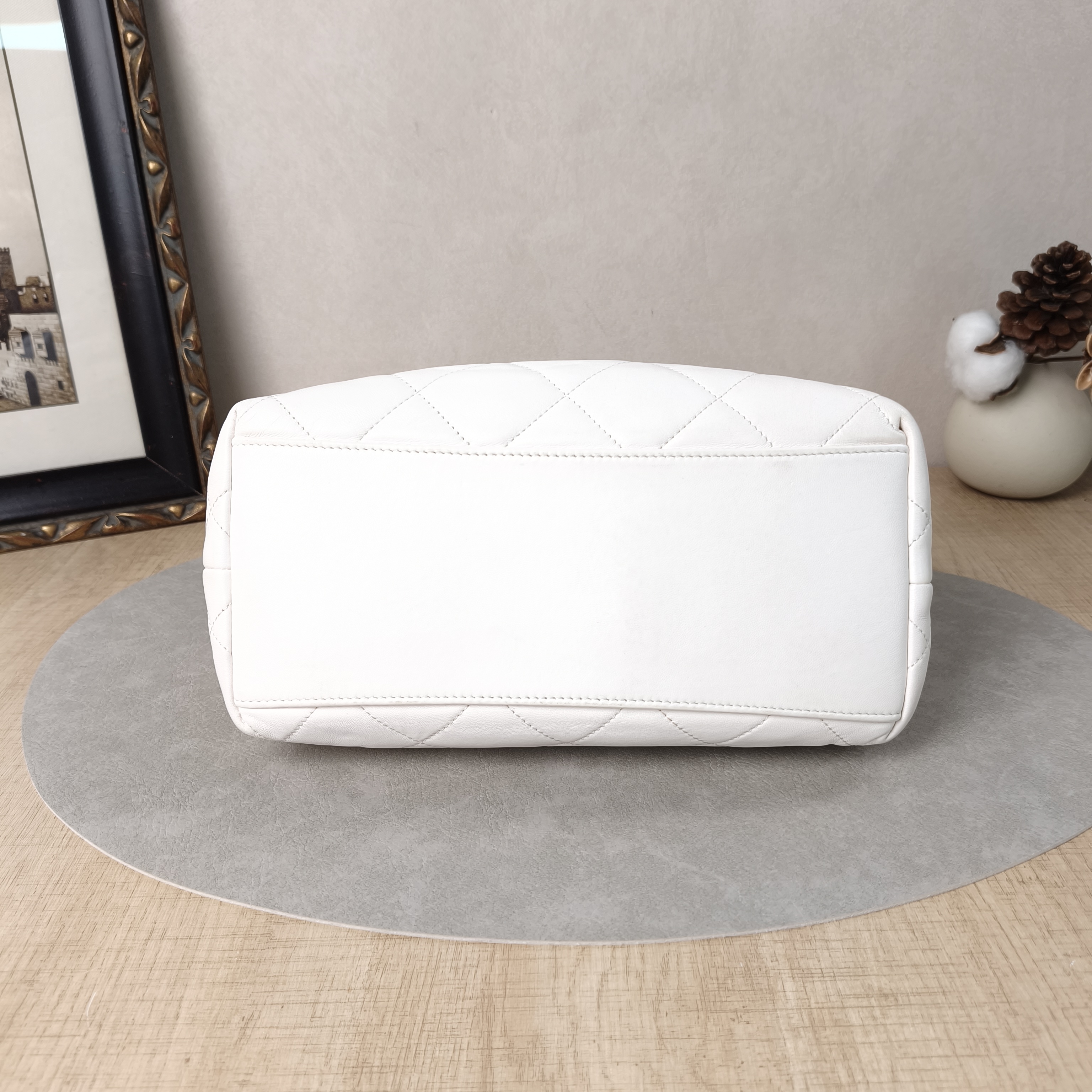 Chanel Top Handle Bag25p hobo White Calfskin24 × 10 × 14 cm — cover view 4 of 6