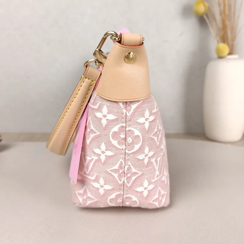 Louis Vuitton Shoulder Bag Pochette Mia One Size 22 × 8 × 14.5 cm — detail view 10 of 10
