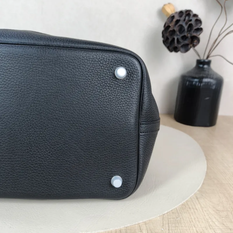 Hermès Top Handle Bag Picotin Lock 22 22 Black Colorblock Taurillon Clemence TC Calfskin Medium 22 × 18 × 21 cm A — detail view 7 of 9
