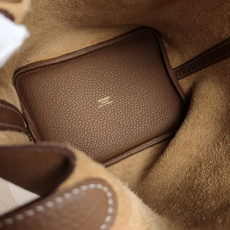 Hermès Top Handle Bag Picotin Lock 18 18 TC Calfskin Small 18 × 13 × 19 cm B — detail view 10 of 10