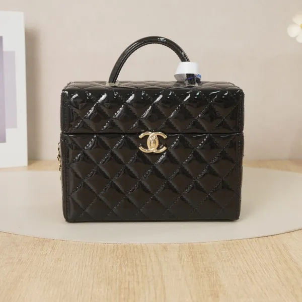 Chanel 25a Small Black Patent Leather Microchip Edition · 18 × 8 × 14.5 cm
