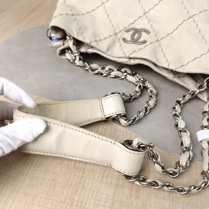 Chanel Shoulder Bag Tote Bag Beige Calfskin 37 × 7 × 29 cm 11 — detail view 5 of 12