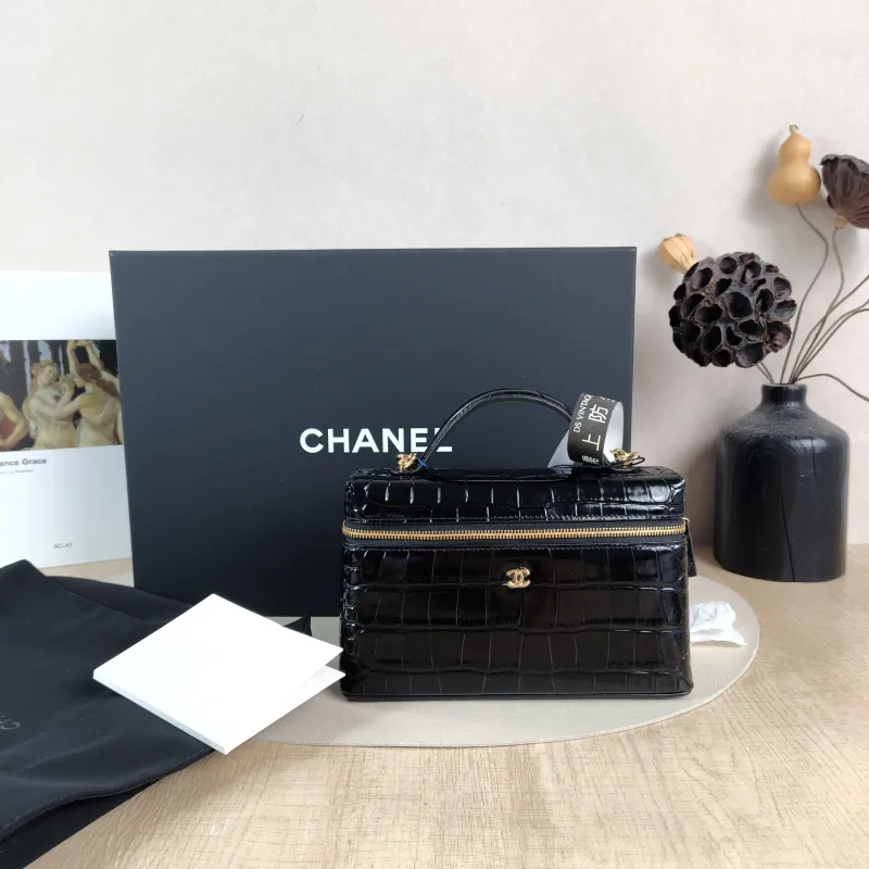 Chanel Crossbody Bag lp Vanity Case Bag Black Calfskin One Size 19.5 × 5 × 17 cm — cover view 3 of 6
