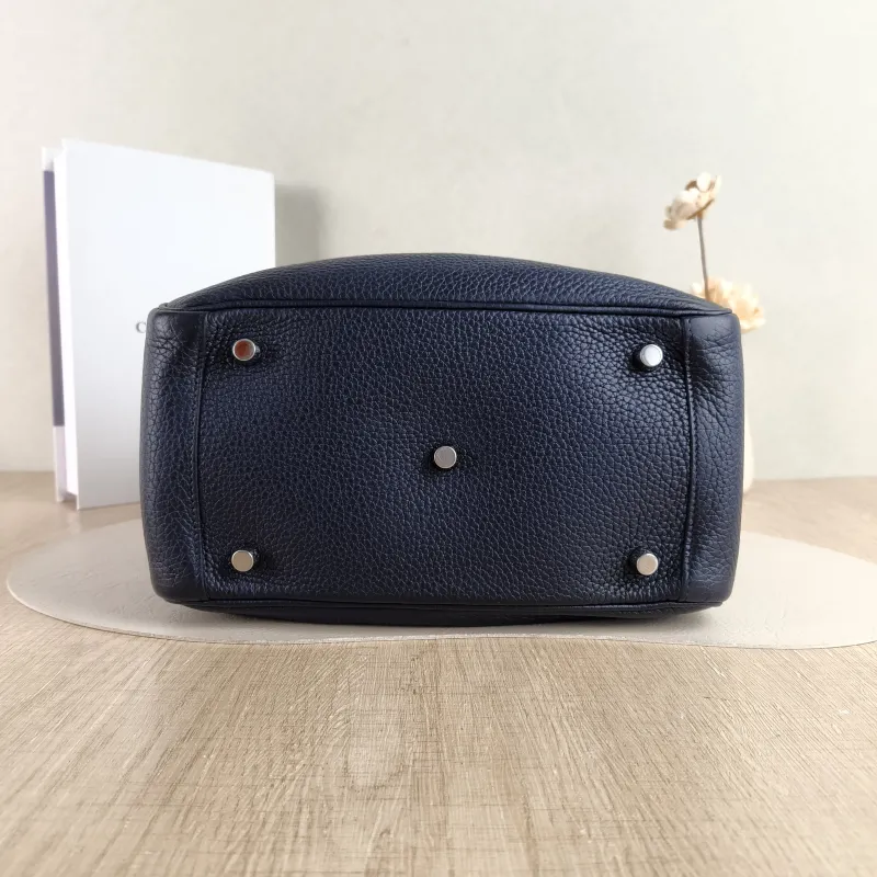 Hermès Crossbody Bag Lindy 26 Navy TC Calfskin Small 26 × 12 × 18 cm A Conditioned — cover view 3 of 6