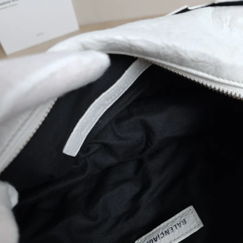 BALENCIAGA Top Handle Bag Superbusy Top Handle Bag White Lambskinmini 35 × 11 × 12 cm — detail view 9 of 11