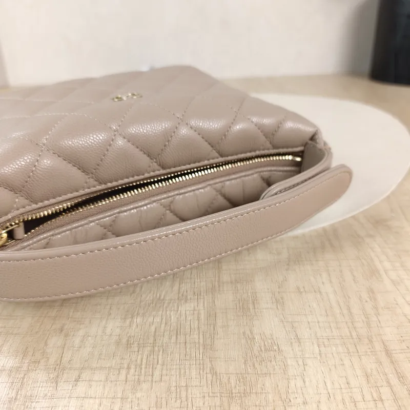 Chanel Crossbody Bag Crossbody Bag Calfskin One Size21.5 × 7.5 × 19 cm — detail view 12 of 12