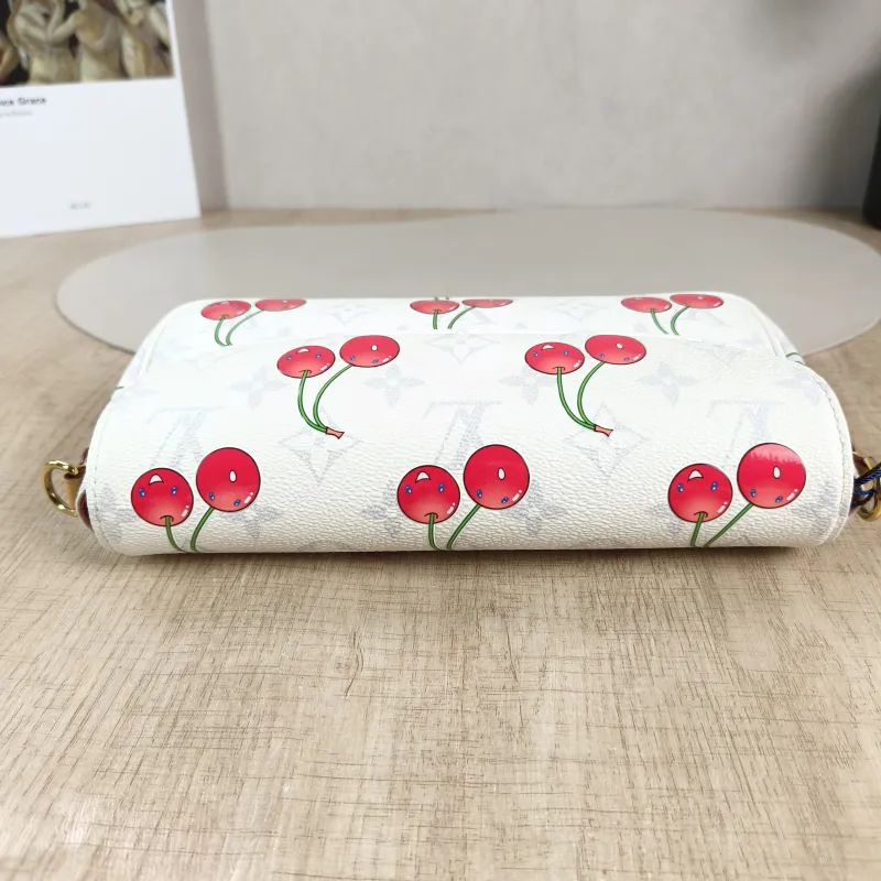 Louis Vuitton Crossbody Bag IVY White · PVC Small 23.5 × 4.3 × 12 cm Conditioned — detail view 6 of 13