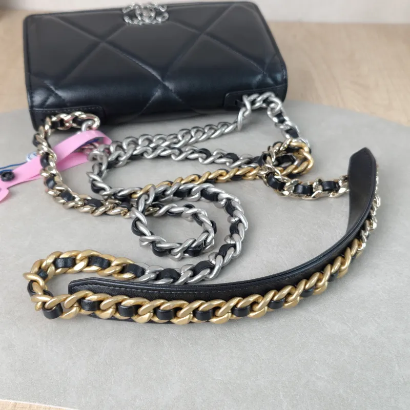 Chanel Crossbody Bag 19Bag WOC Black SL ambskin Mini 19.2 × 3.5 × 12.3 cm — detail view 11 of 11