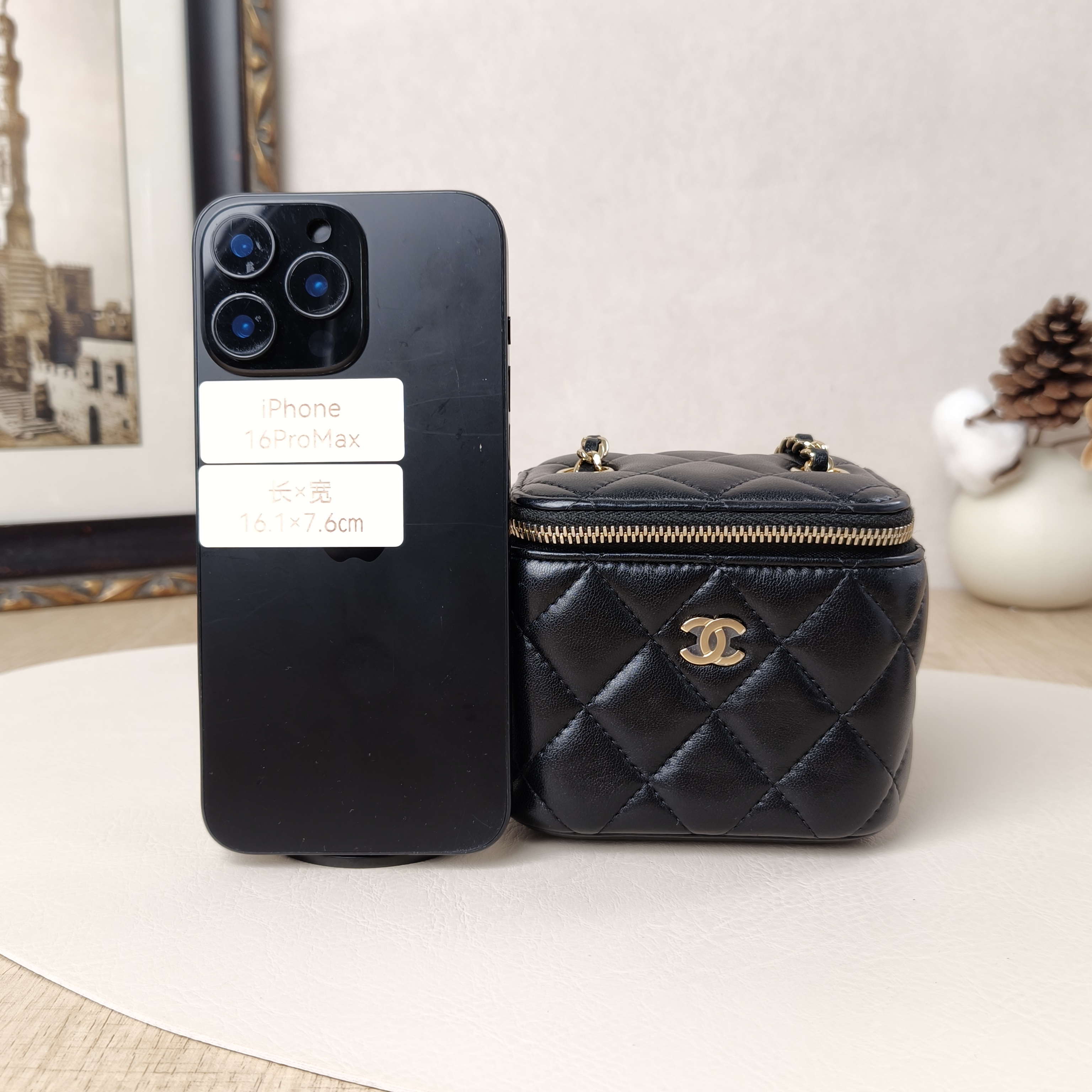 Chanel Crossbody Bag Edition Black Lambskinmini11 × 7 × 9 cm — cover view 7 of 10