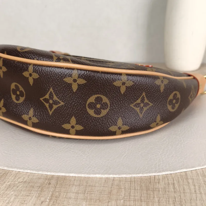 Louis Vuitton Crossbody Bag Loop Monogram PVC Small 23 × 6 × 13 cm — detail view 5 of 14