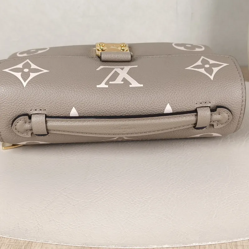 Louis Vuitton Crossbody Bag Pochette Métis East West Empreinte Embossed Calfskin Monogram Small21.5 × 6 × 13.5 cm — detail view 13 of 15
