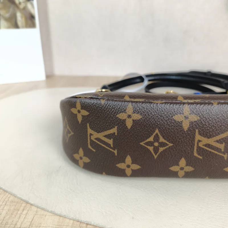 Louis Vuitton Shoulder Bag Catchy Monogram PVC Small 24 × 6 × 10 cm — detail view 1 of 11