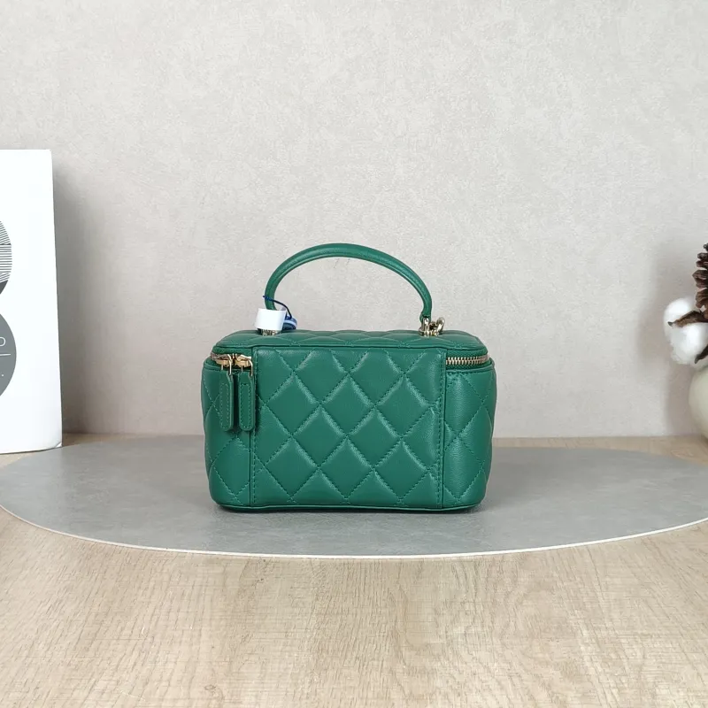 Chanel Crossbody Bag Edition Green Lambskinmini16 × 8 × 9.5 cm — cover view 5 of 5