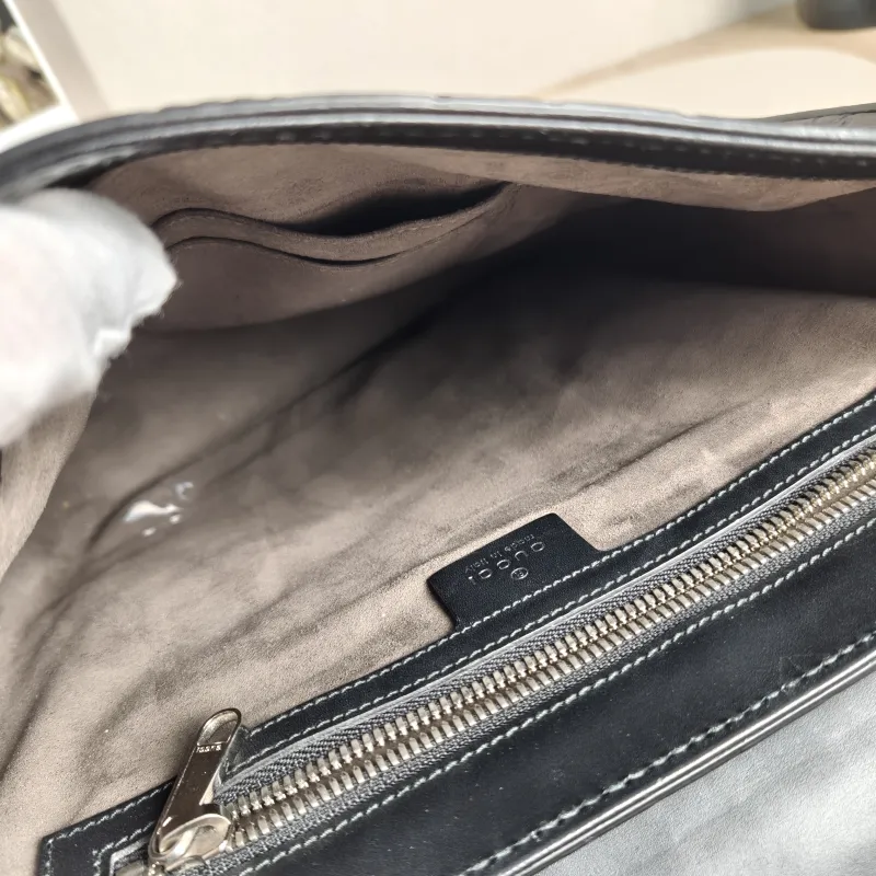 GUCCI Crossbody Bag Messenger Bag Crossbody Bag Black Calfskin One Size25 × 6 × 28 cm — detail view 2 of 13