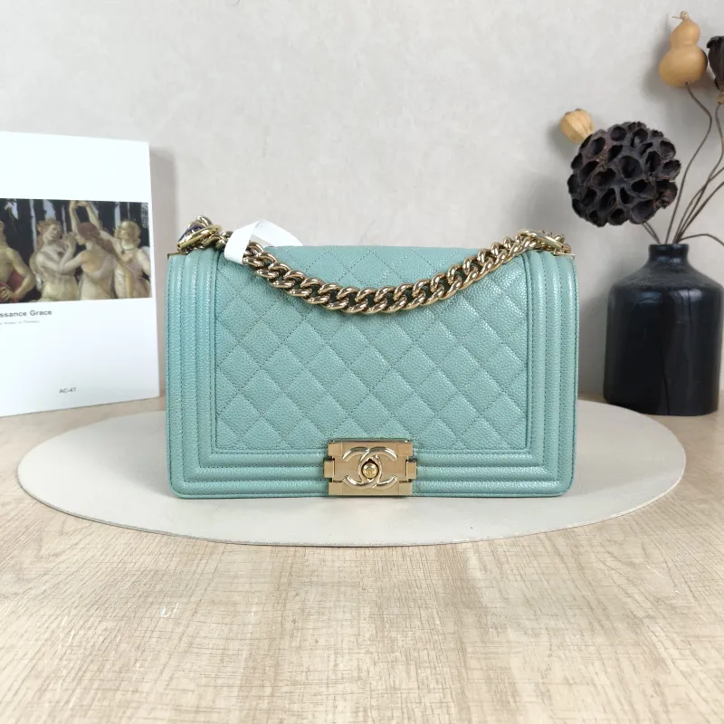 Chanel Crossbody Bag Le Boy​Green Calfskin Medium25 × 9 × 15 cm