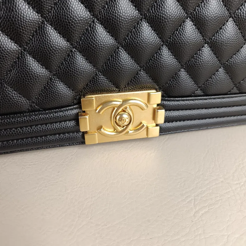 Chanel Crossbody Bag Le Boy​ Black Grained Calfskin Medium 25 × 9 × 15 cm — detail view 10 of 12