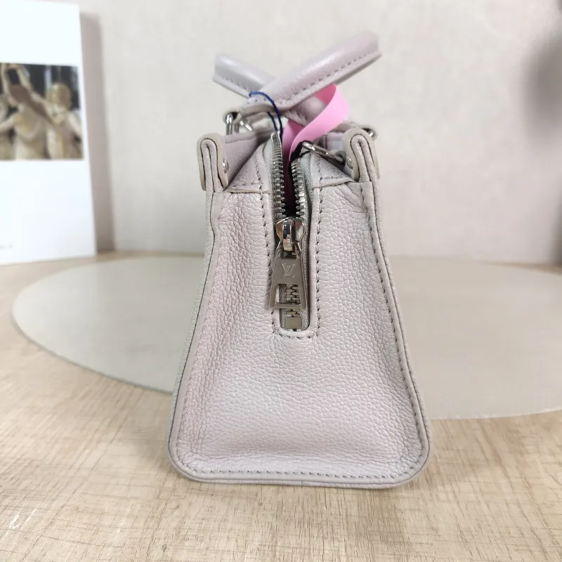 Louis Vuitton Crossbody Bag Onthego East West Two Straps Grey Monogram Empreinte Embossed Calfskin Small 25 × 10 × 13 cm — detail view 9 of 12