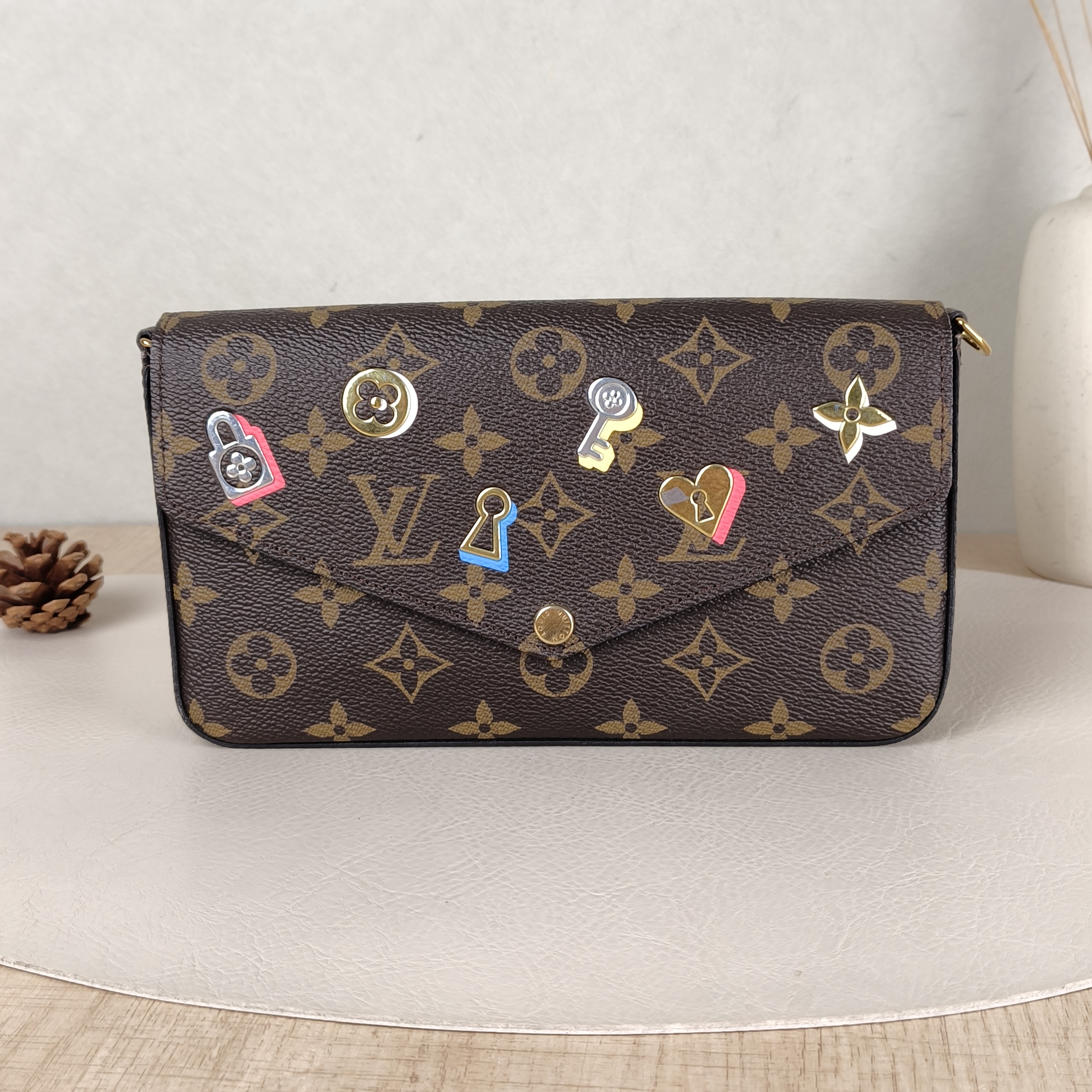 Louis Vuitton Crossbody Bag Pochette Félicie Monogram Love Lock PVC Small21 × 3 × 12 cm