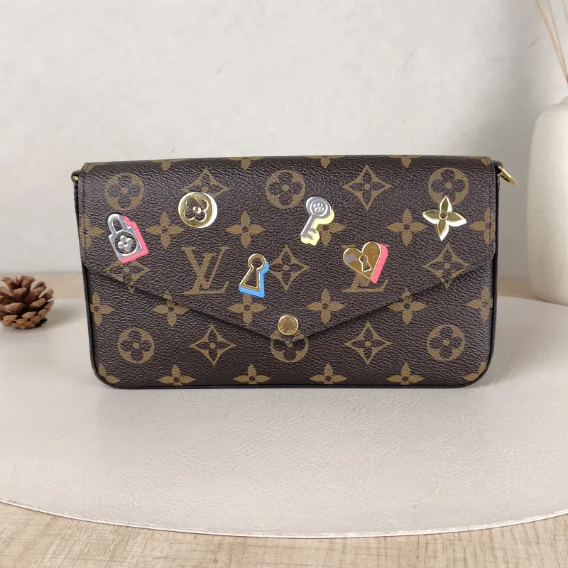 Louis Vuitton Crossbody Bag Pochette Félicie Monogram Love Lock PVC Small21 × 3 × 12 cm