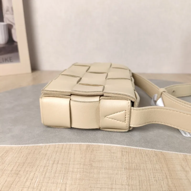 Bottega Veneta Crossbody Bag Cassette Woven Lambskin Medium 20 × 5 × 12 cm — detail view 7 of 14