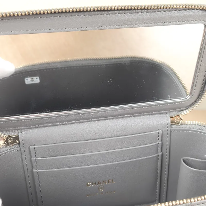 Chanel Crossbody Bag Edition Grey Lambskinmini16 × 8 × 9.5 cm — detail view 9 of 14