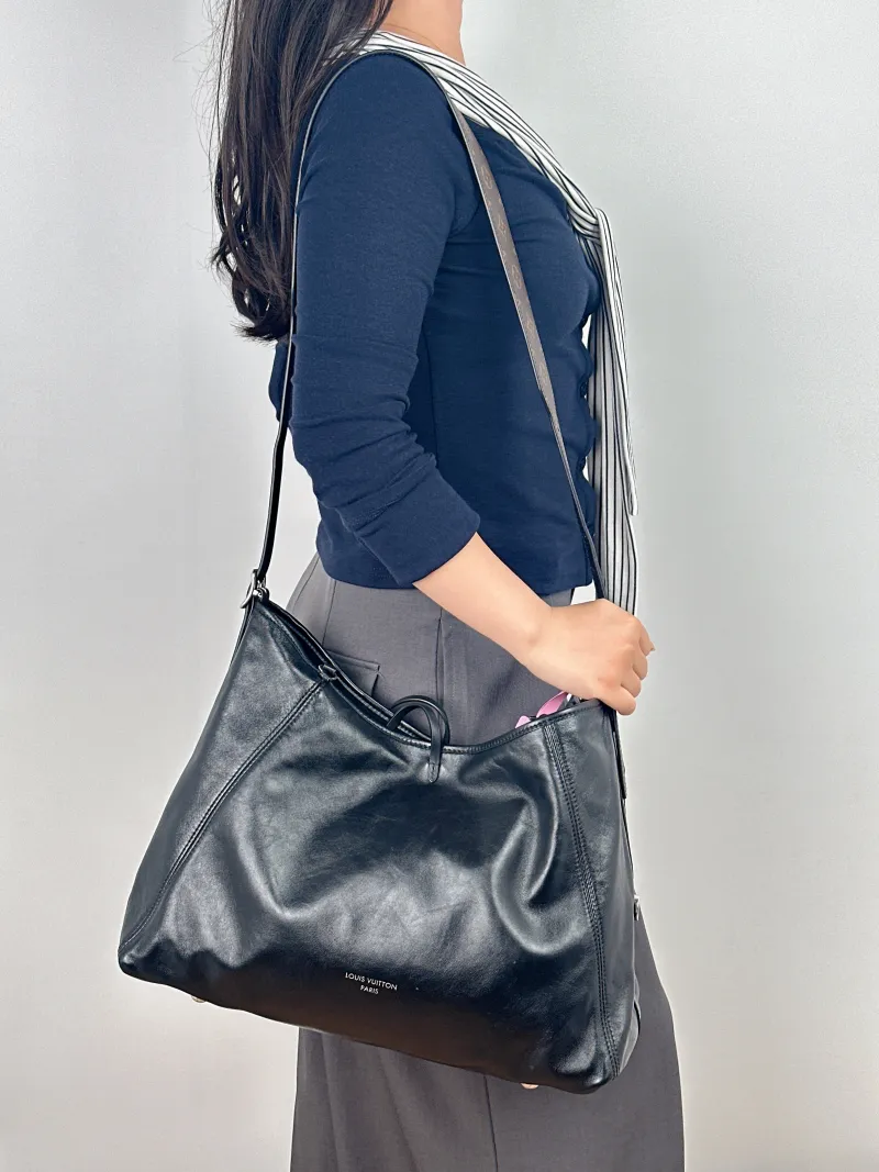 Louis Vuitton Crossbody Bag Carryall Vibe Black SL ambskin Medium 39 × 15 × 30 cm — on-model view 2 of 2