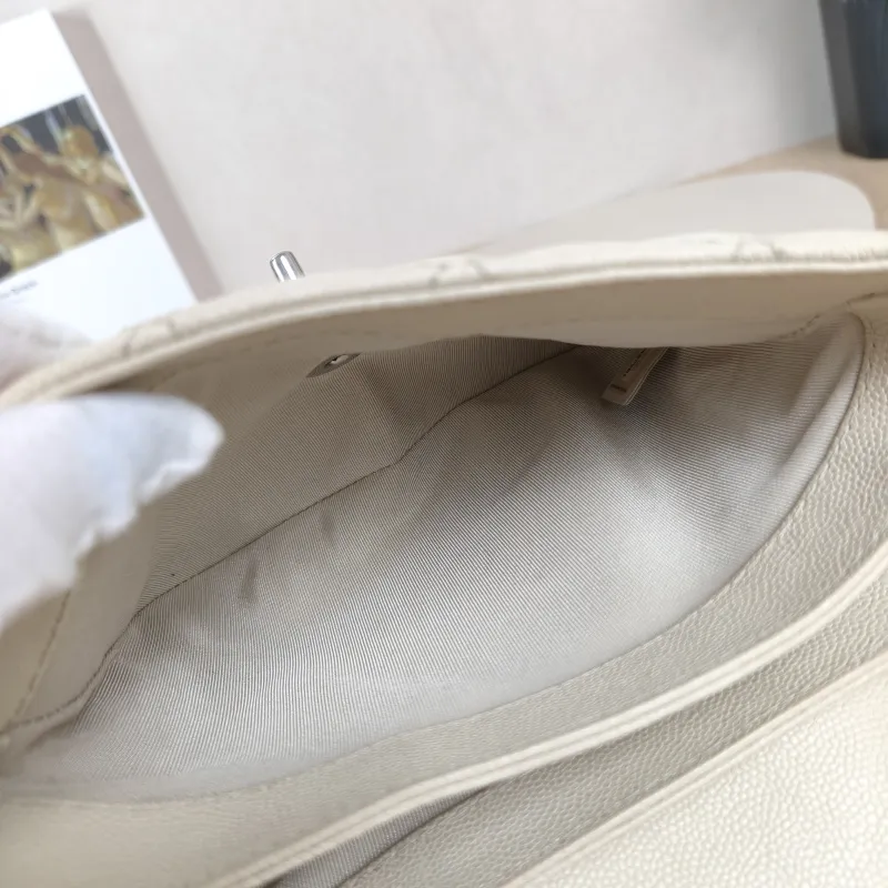 Chanel Crossbody Bagcf Collection Crossbody Bag White Calfskin One Size19 × 7 × 16 cm — detail view 9 of 16